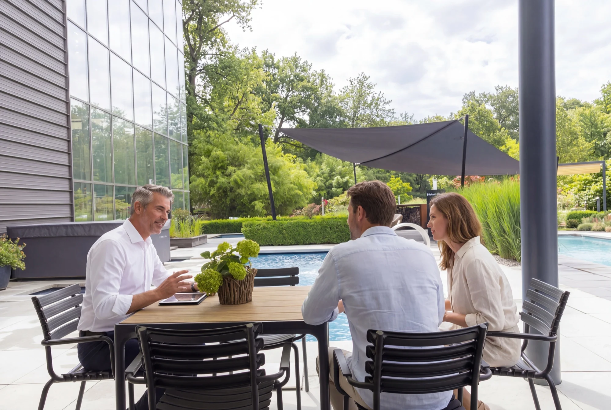 Persönliches Planungsgespräch mit einem RivieraPool-Fachpartner