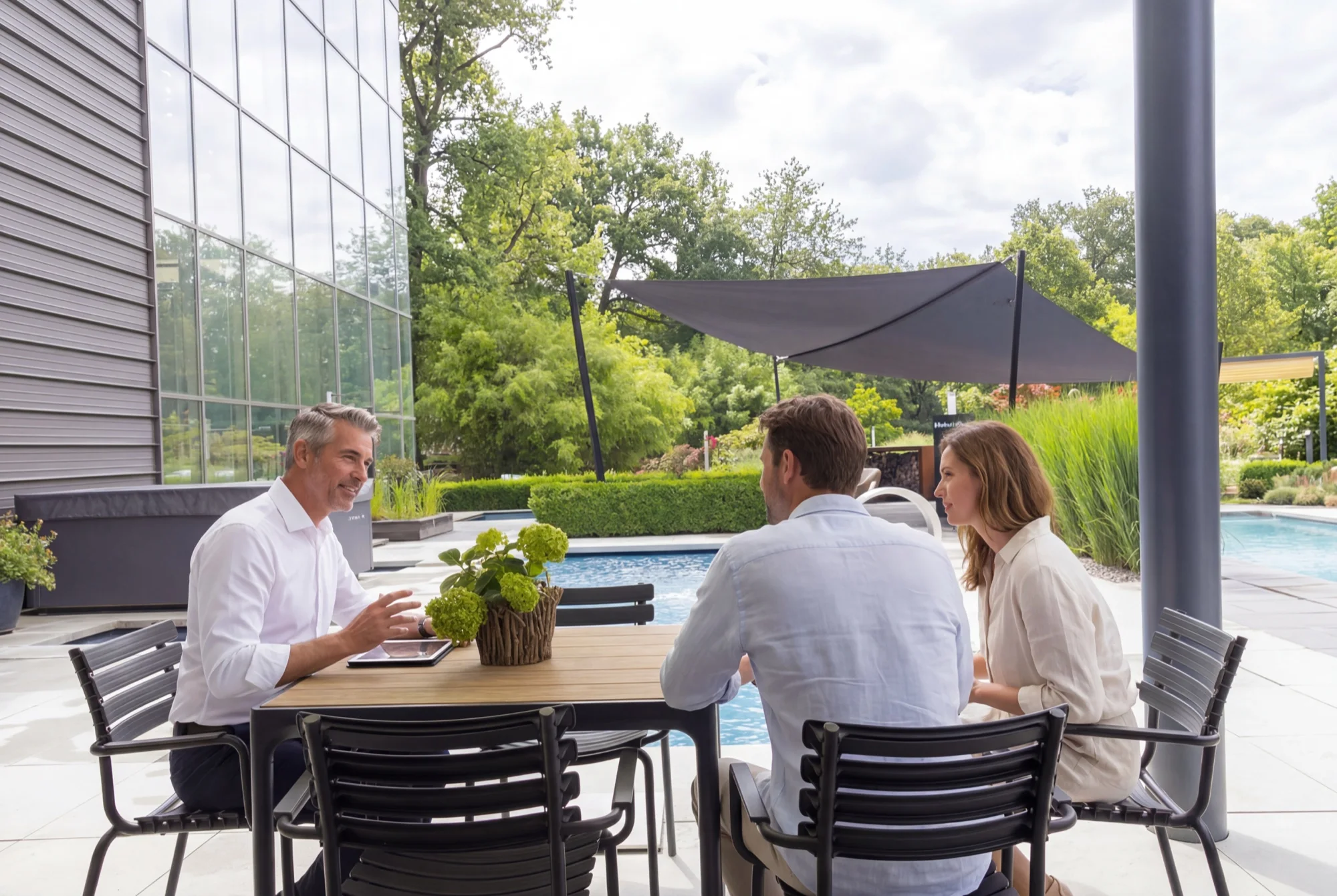 Persönliches Planungsgespräch mit einem RivieraPool-Fachpartner