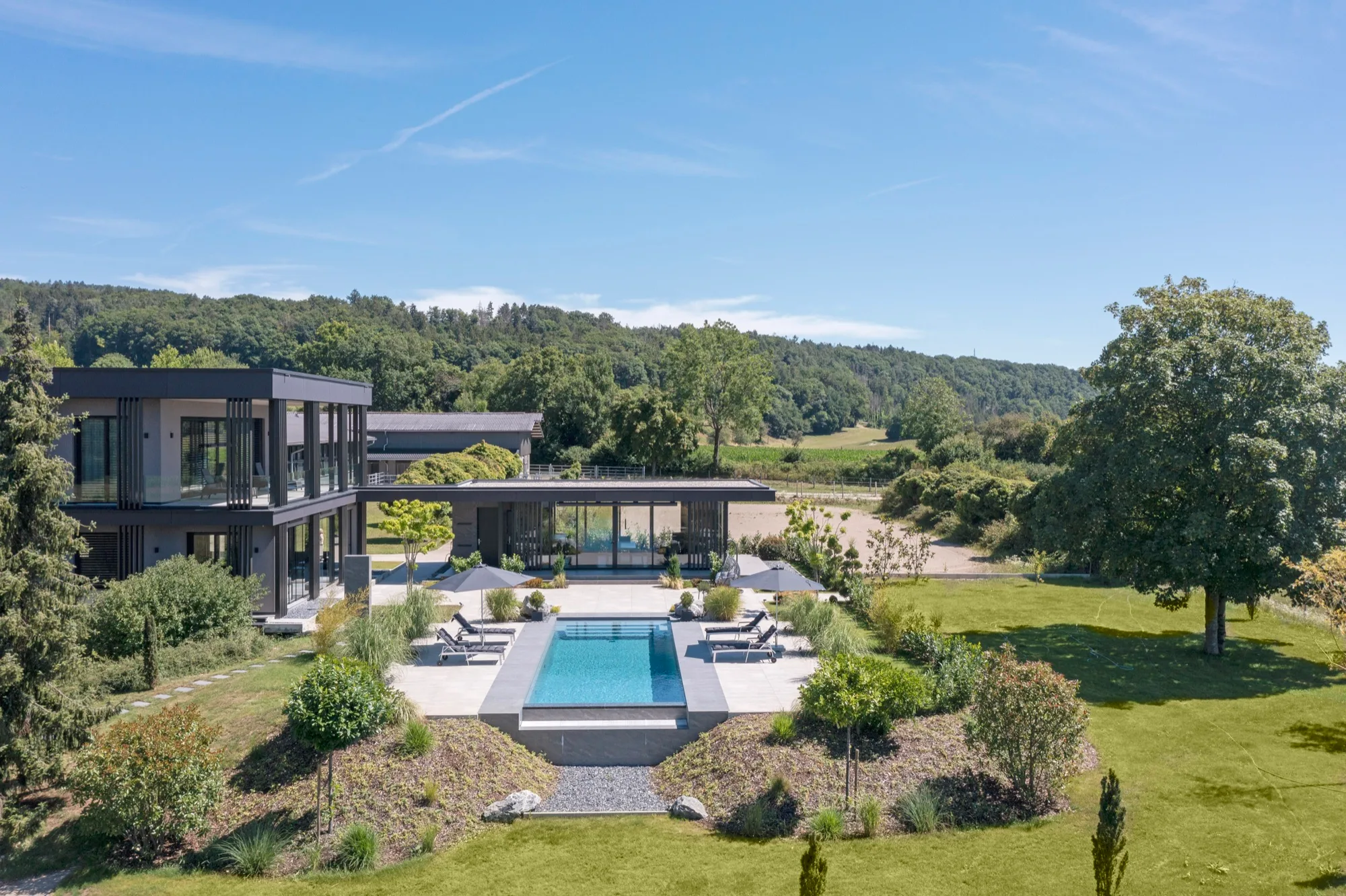 RivieraPool-Pool im modernen Garten