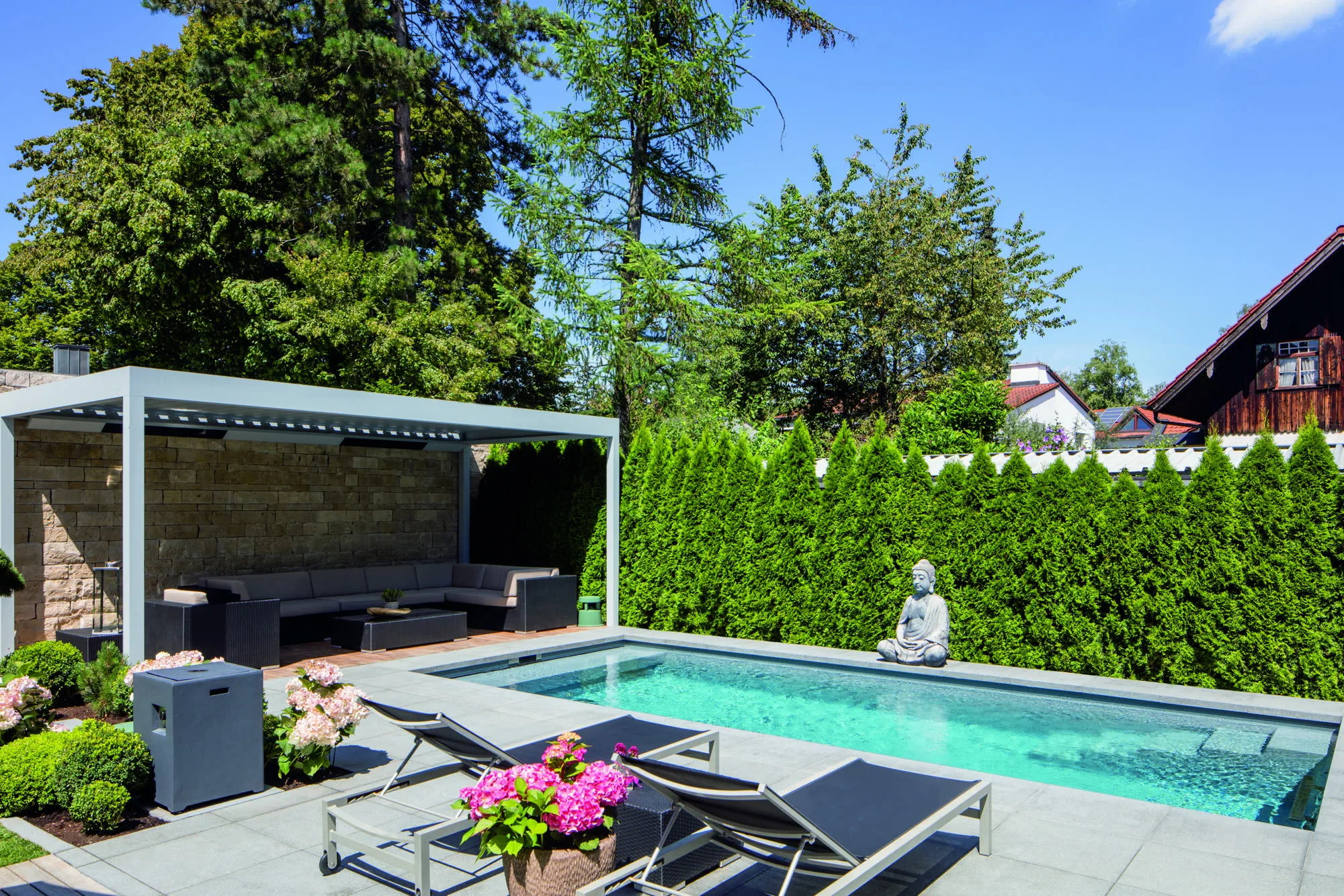 RivieraPool-Gartenpool bei Tag
